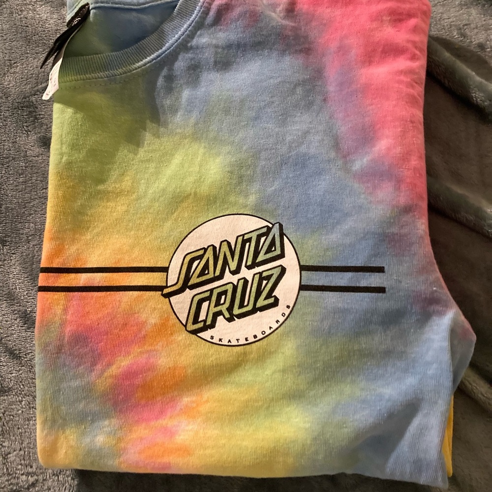Bought it 4 days ago for my niece and she can’t fit it never worn new but no tag